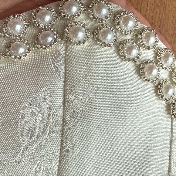 V. Chapman Lucia
Strapless Pearl- Embellished A-line Midi Dress - Picture 12 of 15